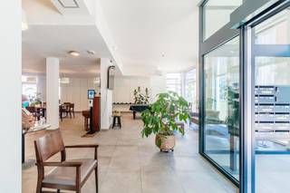 TROEVEN- Centrale ligging in Gent- Mix van rust en stedelijke gemakken- Momenteel verhuurd, ideaal als investering- Perfect als comfortabele woonplek...