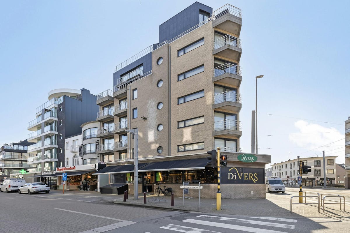 Goed draaiende delicatessen zaak te huur te Sint-Idesbald. - foto 1