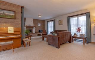 Cette villa de caractère avec 4 chambres au centre de Dilbeek a été construite en 1980 et bénéficie d’un emplacement exceptionnel, en face du...