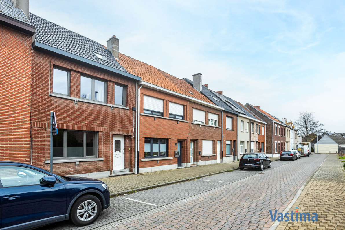 Gerenoveerde gezinswoning met tuin in Erembodegem - foto 2