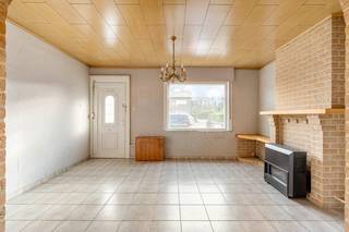 Op een gunstige locatie in Rotselaar vinden we deze te renoveren woning, gelegen langs de Aarschotsesteenweg. Dankzij de centrale ligging is er...