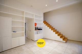 Herenhuis met handelsruimte & wellness in Nieuwpoort-StadIn het centrum van Nieuwpoort-Stad bevindt zich dit gerenoveerde herenhuis (2015) met...