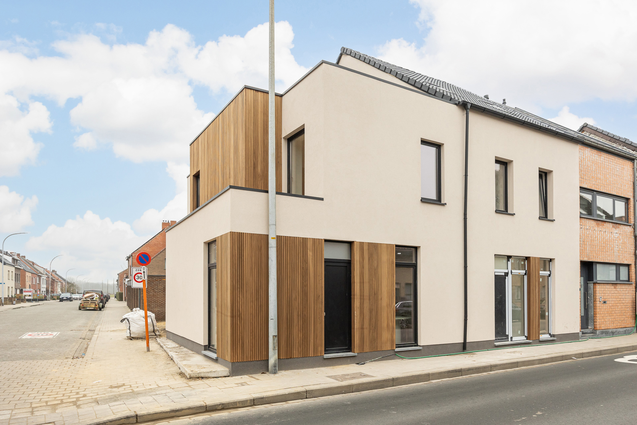 Totaal gerenoveerde woning met 2 slaapkamers te Turnhout! - foto 1