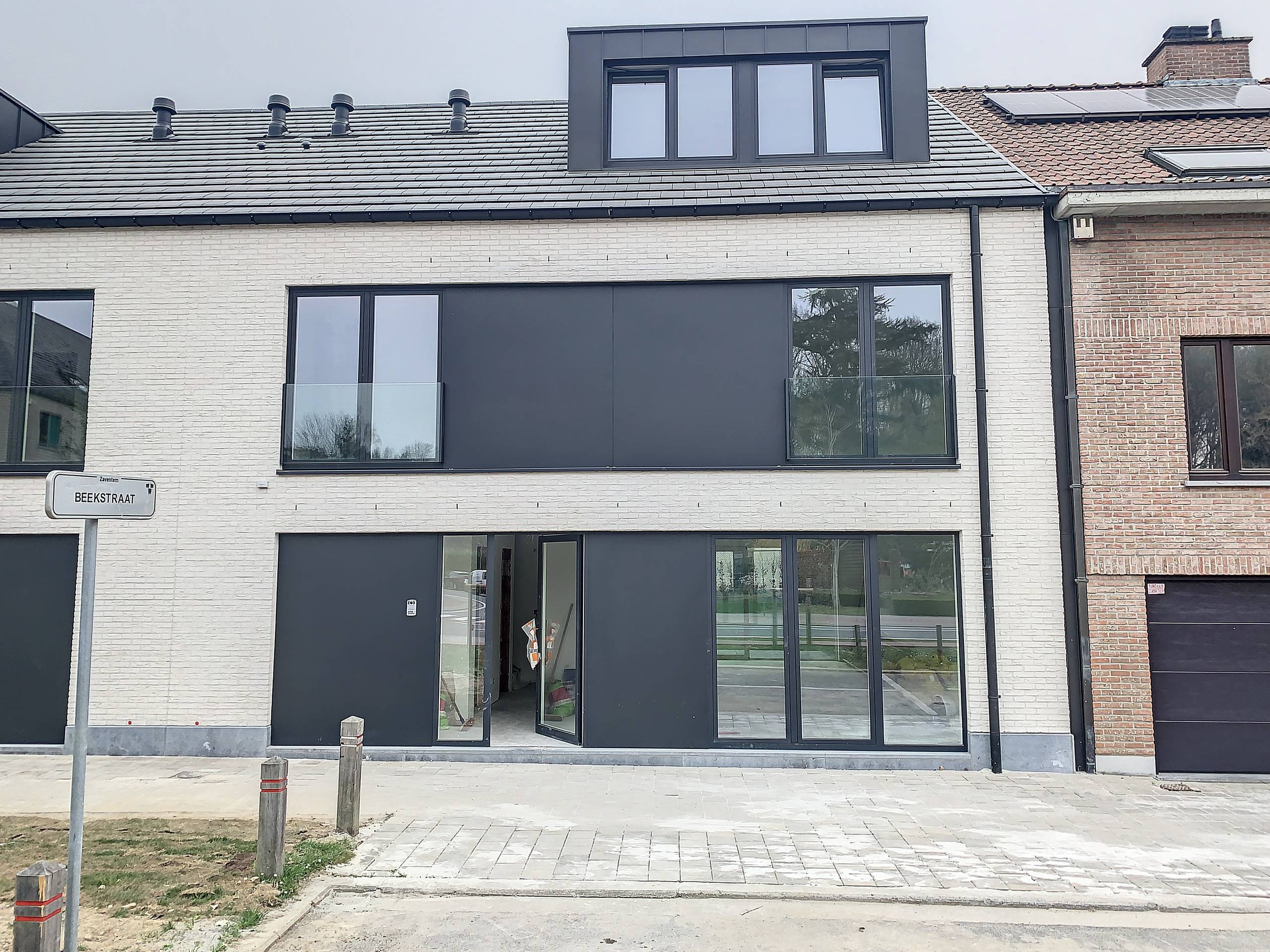 Te huur: modern energiezuinig huis in centrum Sterrebeek - foto 1