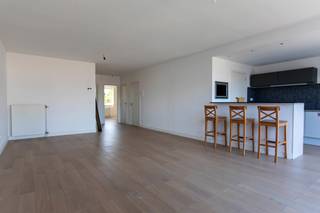 Ruim en verzorgd appartement op de tweede verdieping met een praktische indeling en veel lichtinval. De woonkamer biedt voldoende ruimte voor...
