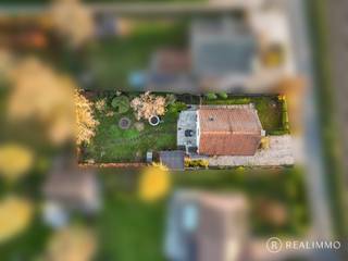 Deze landelijke woning geniet van een uitzonderlijk rustige ligging in Avelgem, terwijl scholen, winkels, horeca en belangrijke verbindingswegen...