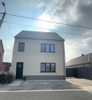 Vrijstaande woning te koop in Herk-de-Stad – SchopstraatInstapklare gezinswoning met 4 slaapkamers, 2 badkamers en zuidgerichte tuinOp zoek naar een...