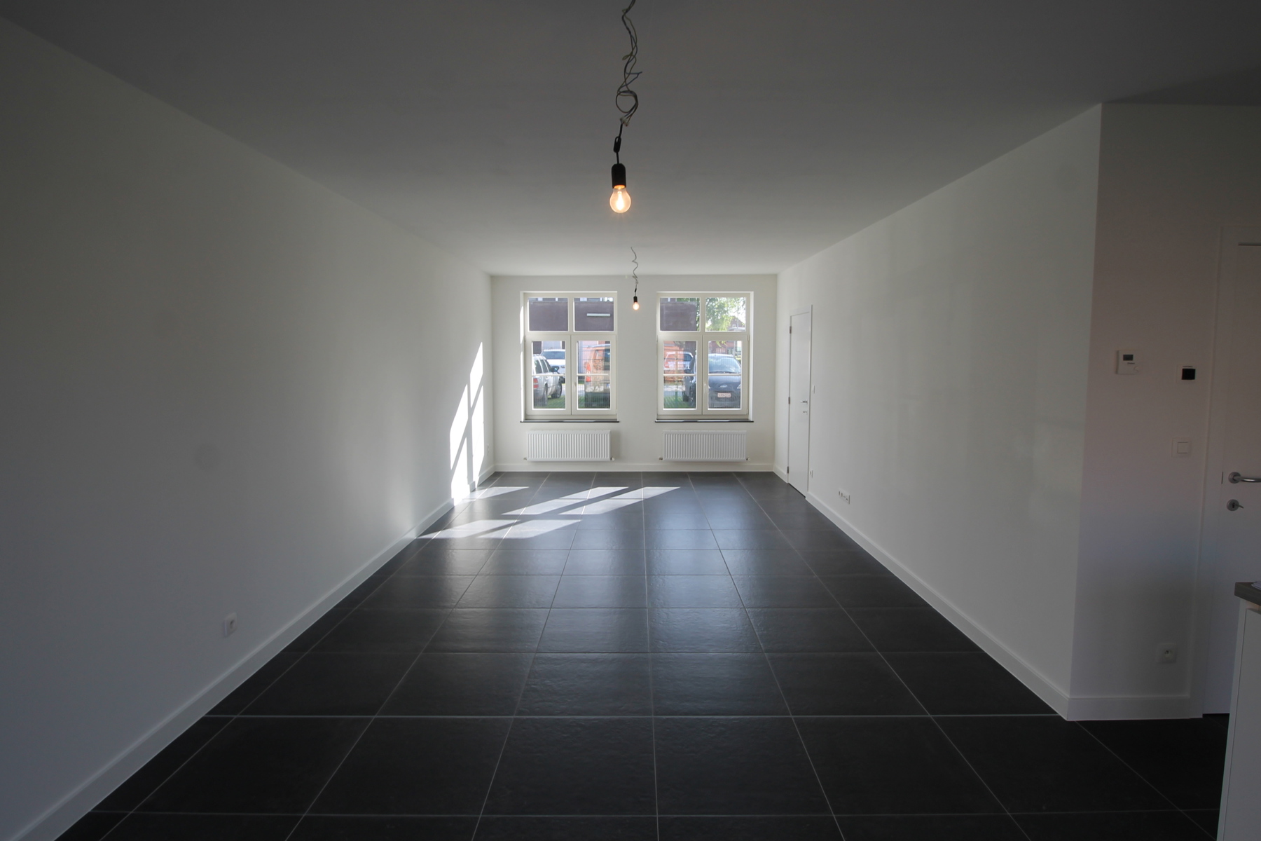 Energiezuinige nieuwbouwwoning met 3 slaapkamers, terras, 2 ondergrondse autostaanplaatsen en kelderberging. - foto 3