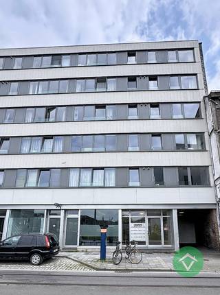 Dit appartement is gelegen in het centrum van Gent en bestaat uit: inkomhal - gastentoilet - leefruimte - keuken - twee slaapkamers - badkamer...