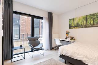 Ontdek deze moderne, gelijkvloerse studentenkamer van 23m², ideaal gelegen in de rustige villawijk van Heverlee. deze studentenkamer kan...