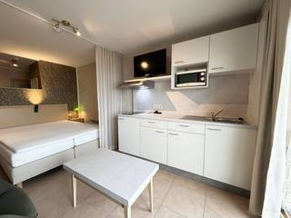 Deze ingerichte en instpaklare studio geniet van een topligging op de Zeedijk van Blankenberge, op wandelafstand van het centrum, winkels en...