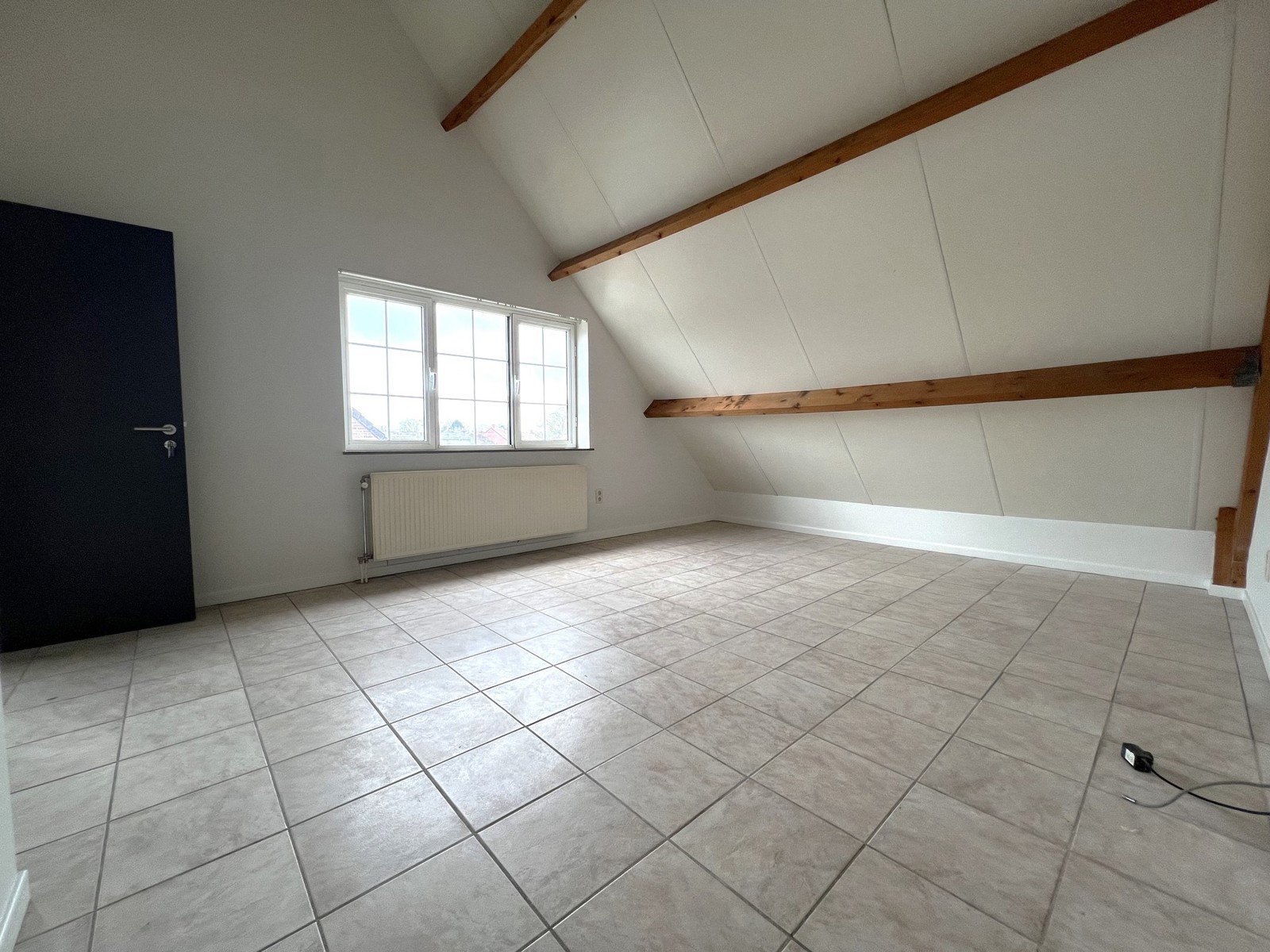 Handelsruimte met 2 appartementen. - foto 4