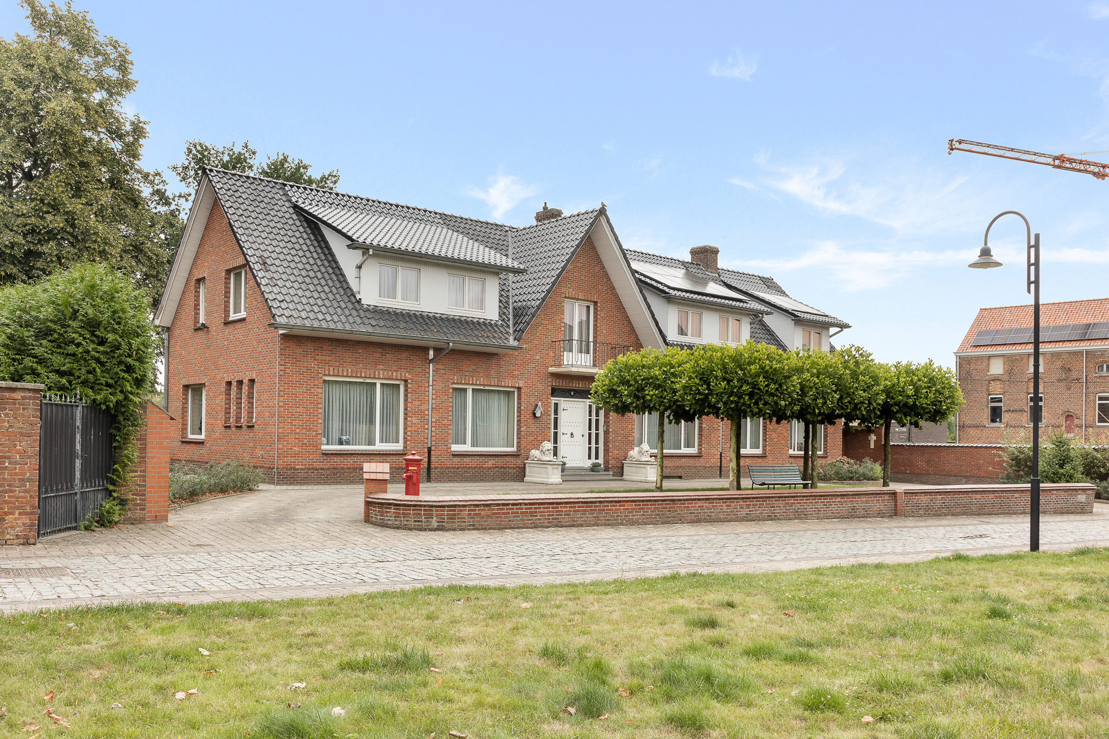 Magnifiek gelegen degelijke villa met 5 slk, garage en tuin - foto 3
