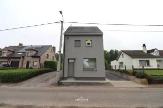 Bent u opzoek naar een ruime gezinswoning met twee slaapkamers, zolder, terras én zonnige tuin, in een landelijke omgeving te Temse?Lees en kijk dan...
