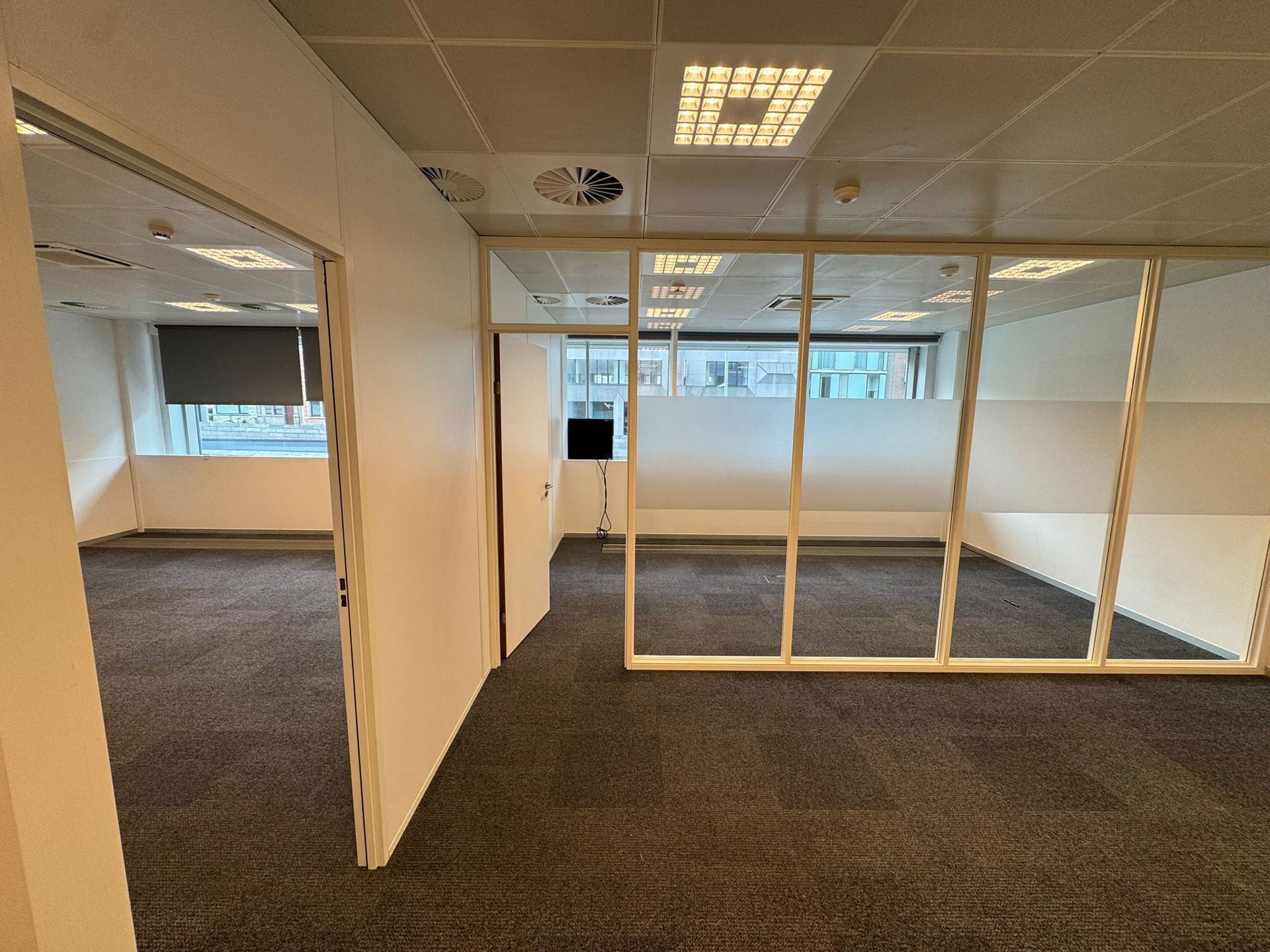 Commercial for rent in Leuven - photo 3