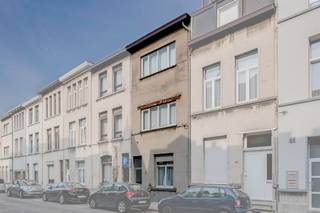 Ruime woning met 4-5 slaapkamers en 2 badkamers met een grote tuin (ca 60 m²) op toplocatie in Antwerpen In de Familiestraat, op de rand van het...