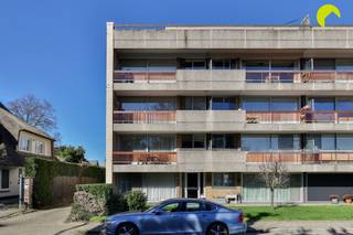 Op de grens van Boechout en Hove bieden wij u dit op te frissen appartement (88m²) aan met 2 slaapkamers aan. Inclusief in de prijs een...