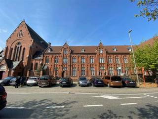 Prachtig voormalig klooster, gelegen in het stadscentrum van Aalst, werd door FICO omgetoverd naar een functioneel kantoorgebouw. Dit gebouw...