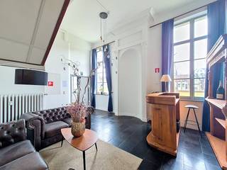 Dit unieke kantoor te huur bevindt zich op de tweede verdieping van de Oude Abdij in Drongen, een prachtig voormalig klooster. Het uitzicht op...