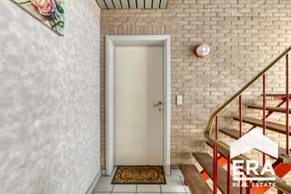 Gelegen in het hart van Lommel, op wandelafstand van winkels, horeca, scholen en openbaar vervoer, biedt dit appartement een uitstekende woon-...