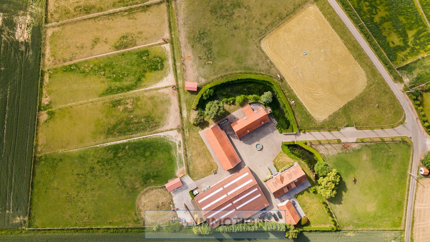 Niké's Hof - Paardenstoeterij met landelijke villa op 3,4 ha - foto 3
