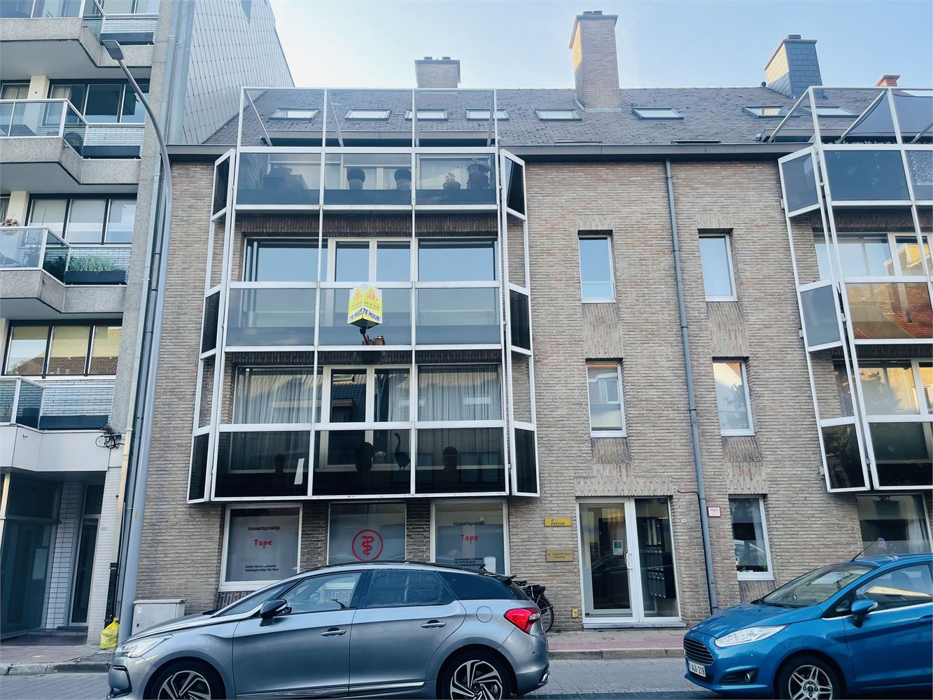 Sint-Andries,ruim zonnig vernieuwd energiezuinig appartement van 128 m2 , living van 47m2, 2 slaapkamers en open bureau - foto 2