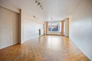 Vous recherchez de l’espace, de la lumière et une situation centrale à Louvain ? Alors cet appartement mérite sans aucun doute votre attention...