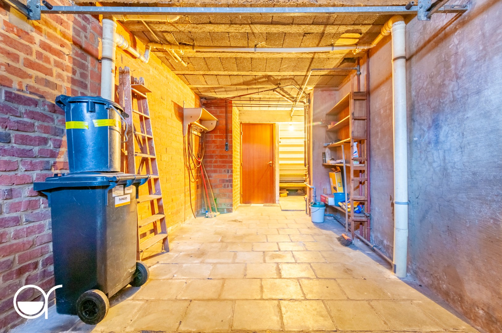 Op te frissen halfopen bebouwing met 5 garages in Mariakerke - foto 5