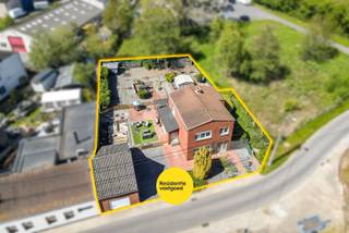 Deze open bebouwing, gelegen in het centrum van Eernegem in een rustige omgeving, bevindt zich op een mooi perceel van 727 m². De woning werd...