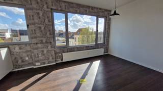 Dit gebouw is gelegen om de hoek van het Groen Kwartier. Deze studio ligt op de derde, bovenste, verdieping in een gebouw met betonconstructie...