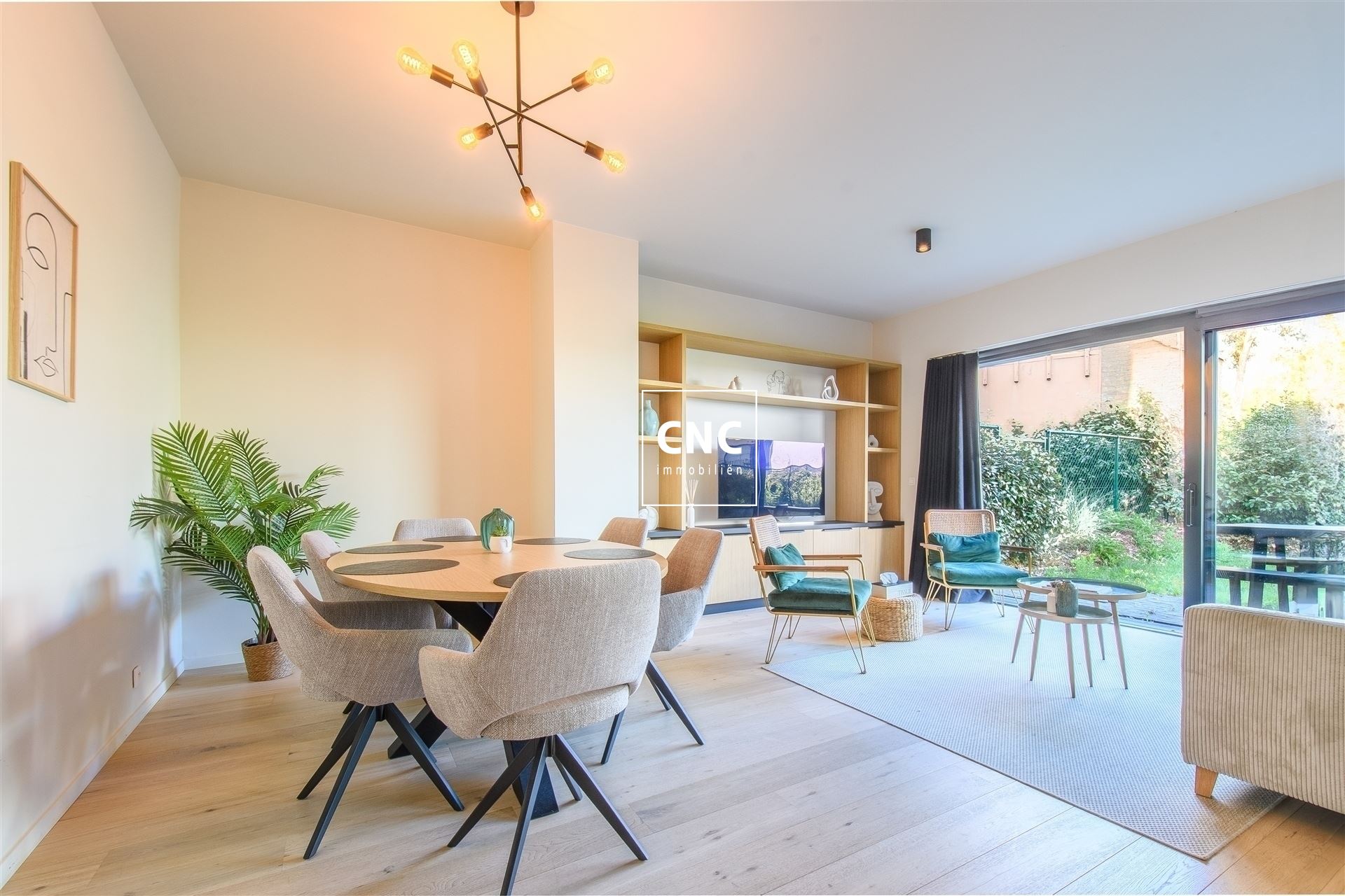 Stylish apartment with large garden in central location - photo 2