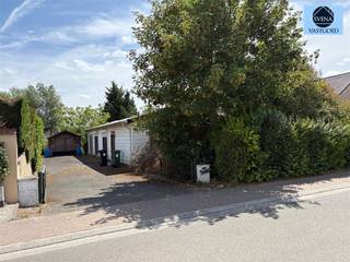 ZEER GOED GELEGEN BUNGALOW TE ATEMBEKEDeze zeer goed gelegen chalet/woning is gelegen in een mooie omgeving.De straatbreedte is +- 18m.De woning...