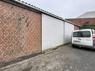 Warehouse for rent in Sint-Baafs-Vijve of approximately 100m², located along the Rijksweg. This warehouse offers the ideal solution for those who...