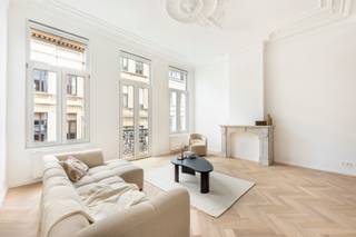 In de charmante Moonsstraat 26 (2018 Antwerpen) vinden we dit prachtig gerenoveerde appartement van 68 m² terug (bron: EPC), gelegen in...