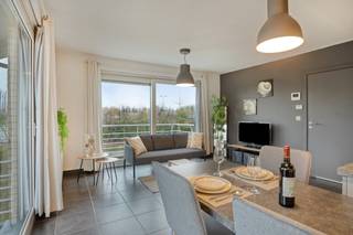 Gesitueerd in een groene en rustige omgeving, vinden we dit appartement (2011) met 1 slaapkamer te koop. Gelegen op de rand van het sportpark...