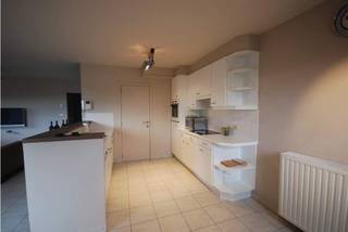 JUFFROUW LAMOTESTRAAT 46/42, 8800 ROESELAREModern en lichtrijk appartement met uitstekende ligging nabij het Geitepark te Roeselare.Dit verzorgd...