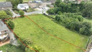 Non loin du centre de Tubize, joli terrain plat à bâtir de plus de 12 ares. Il offre la possibilité d'y construire une belle villa avec un...