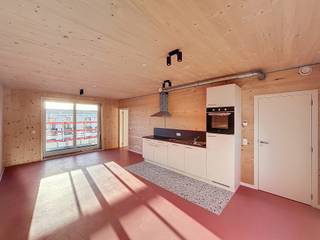 <p><strong>MOLENBEEK-ST-JEAN – Ontdek een prachtig, uniek appartement in het Tannat-project, dat meer is dan alleen een wooncomplex; het is een plek om te leven, met een hechte gemeenschapsgeest. Dit project combineert elegantie en comfort met een milieuvriendelijk ontwerp, midden in het hart van Brussel.</strong></p>
<p><u>Op de 4e verdieping (eenheid A.04.06)</u>:</p>
<p><u>Privé-gedeelte</u>:</p>
<ul>
<li>Entree</li>
<li>Woonkamer van ±28 m²</li>
<li>Volledig uitgeruste keuken</li>
<li>Slaapkamer van ±15 m² (3,86 x 3,89)</li>
<li>Doucheruimte</li>
<li>Technische ruimte</li>
<li>Terras van ±4 m²</li>
</ul>
<p><u>Gemeenschappelijke ruimtes</u>:</p>
<ul>
<li>Binnentuin van ±1500 m²</li>
<li>Ruimte die privé kan worden gebruikt</li>
<li>Wasruimtes</li>
<li>Fietsenstalling</li>
</ul>
<p>Optionele parkeerplaats voor 100 €/maand</p>
<p>Geschatte EPC: B (kan na oplevering worden herzien)</p>
<p><strong>Kosten: 165 €/maand</strong></p>
<p><u>Als voorschot</u>:</p>
<p>50 €/maand – Gemeenschappelijke kosten (schoonmaak, onderhoud, water, elektriciteit, diverse onderhoudskosten<br />40 €/maand – Warm water en individuele verwarming</p>
<p><u>Als vast bedrag</u>:</p>
<p>25 €/maand – Premium & Share Services<br />35 €/maand – Internetdienst<br />15 €/maand – Beheerkosten</p>