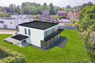 Immo Van Middelem verkoopt deze cascowoning als basis om uw droomwoning volledig naar eigen smaak te realiseren. Het is een rustig en...