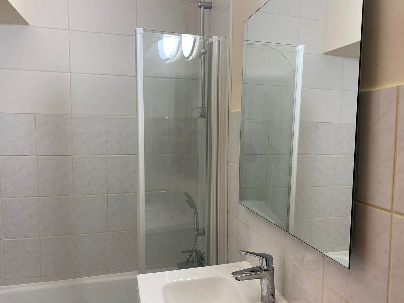 Te huur: Ruim 2-slaapkamerappartement met grote tuin in Drogenbos - foto 3