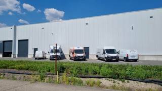 Opslagruimte van 780 m² te huur in Aartselaar. Het pand ligt op een absolute topligging langs de Boomsesteenweg, strategisch gesitueerd...