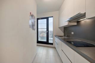 AFSPRAAK MAKEN ENKEL VIA MAIL/CONTACTAANVRAAG.Dit lichtrijke appartement met twee slaapkamers bevindt zich op de vijfde verdieping van een moderne...