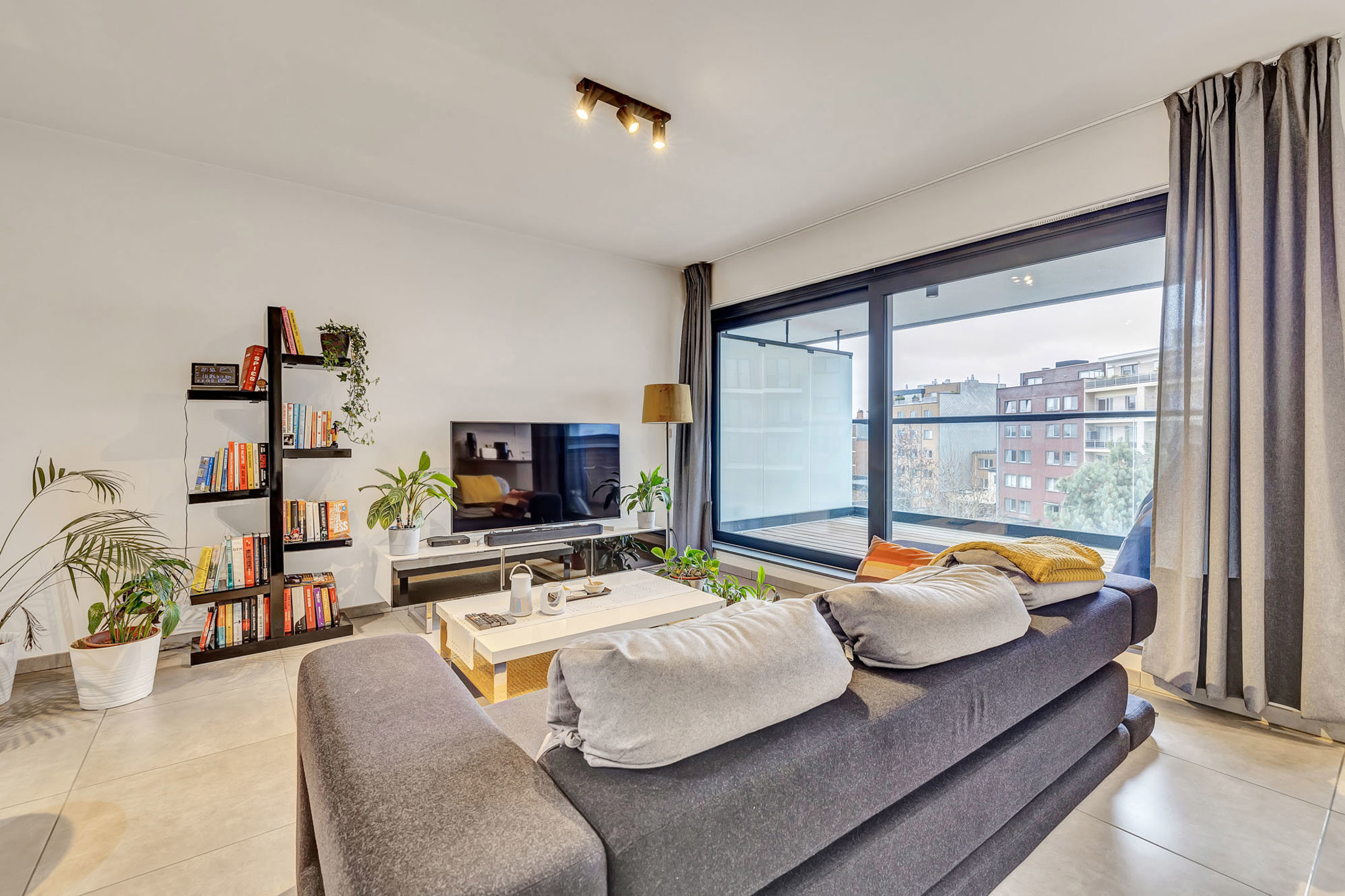 Stijlvol appartement nabij centrum met 2 parkeergelegenheden - foto 4