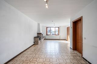 Charmante te renoveren woning met vier slaapkamers en een gezellige zonnige tuin met terras en groot tuinhuis, ideaal voor een gezin dat de...