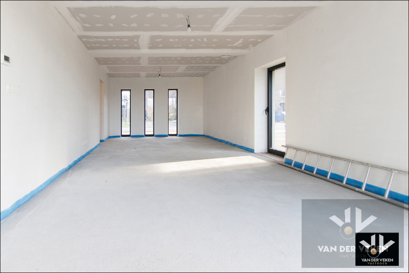 TOTAAL VERNIEUWDE WONING - ENKEL NOG AFWERKEN NAAR EIGEN SMAAK EN INZICHT - foto 4