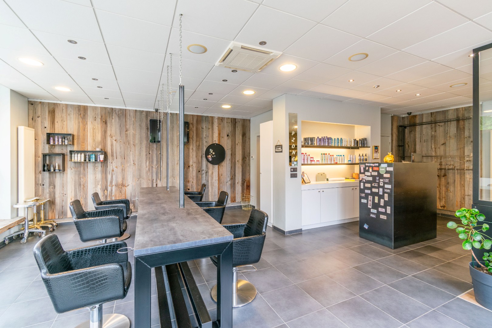 Een handels gelijkvloers op een perfecte commerciële ligging te Halle! - foto 4