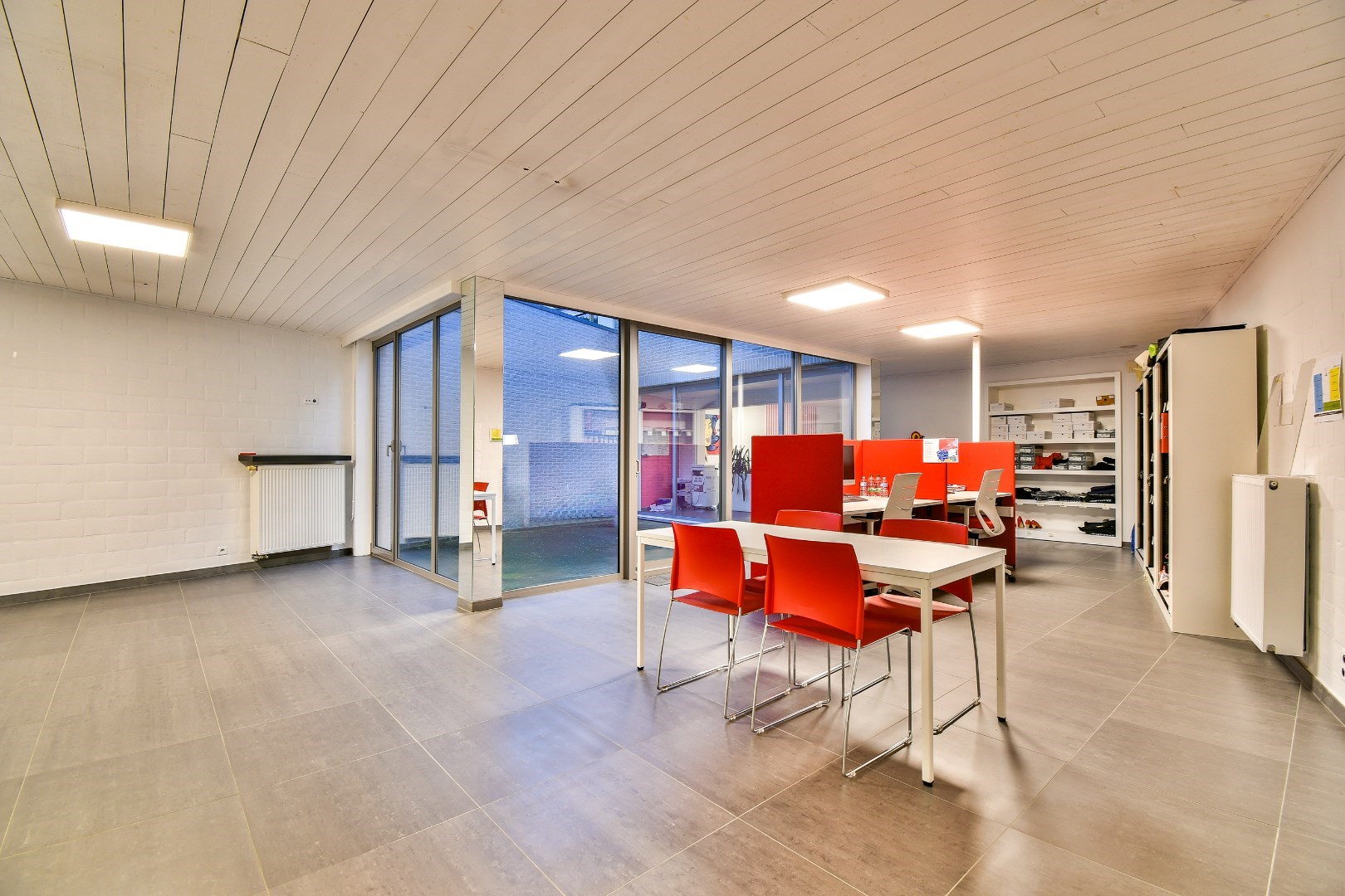 Recente handelszaak met goede zichtbaarheid in Torhout! - foto 4