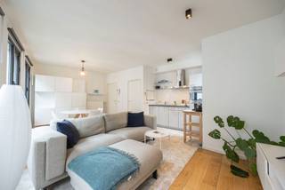 Te huur: licht en bemeubeld appartement in een bruisende buurtWelkom in de Korte Noordstraat, op de tweede verdieping van een charmant gebouw in de...