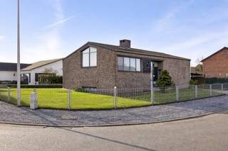 Deze karaktervolle hoekwoning met 4 slaapkamers in het rustige en gewilde Houthalen-Oost biedt talloze mogelijkheden voor wie op zoek is naar...