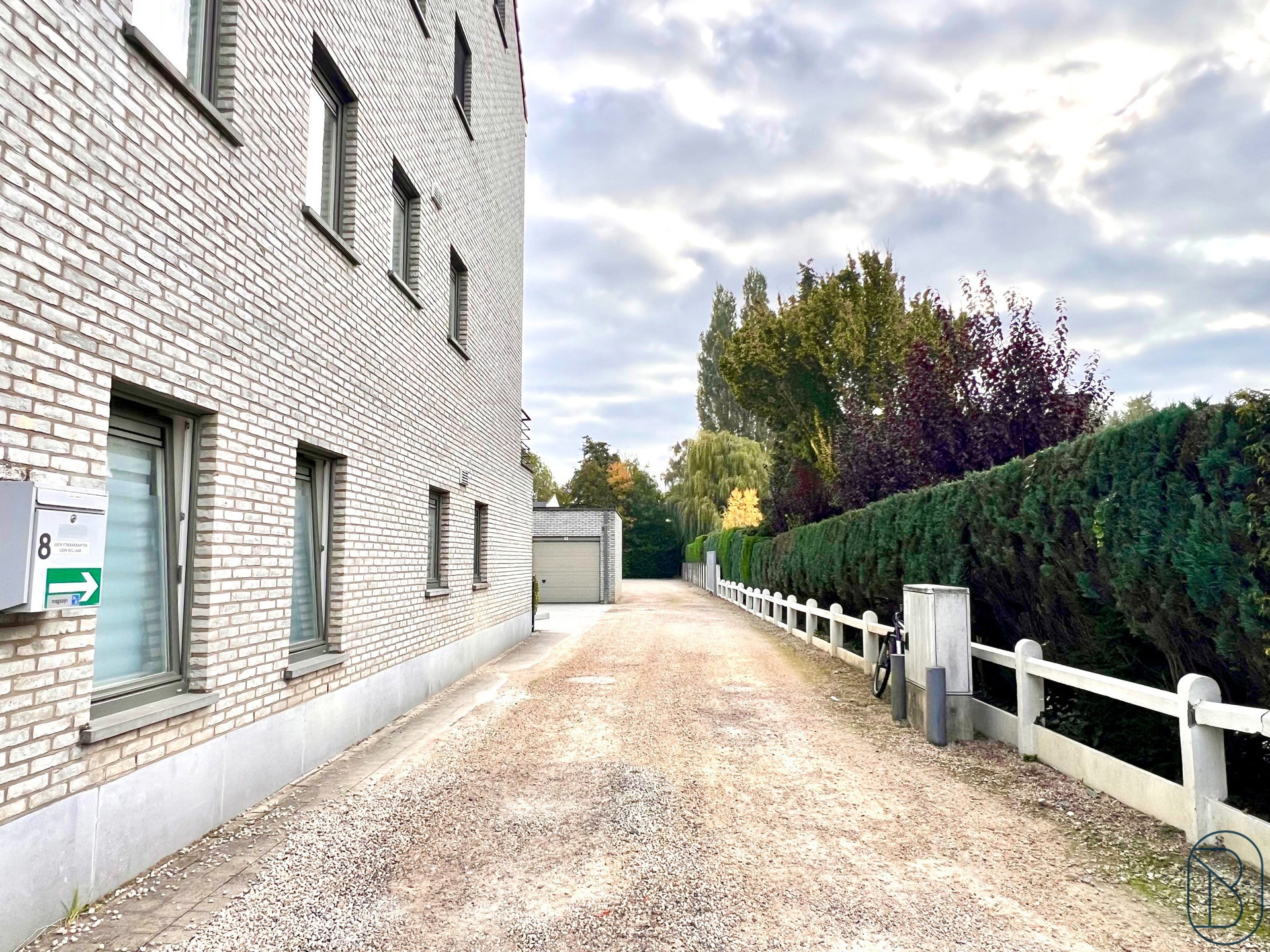 Goedgelegen autostaanplaatsen vlakbij centrum Waregem! - foto 5